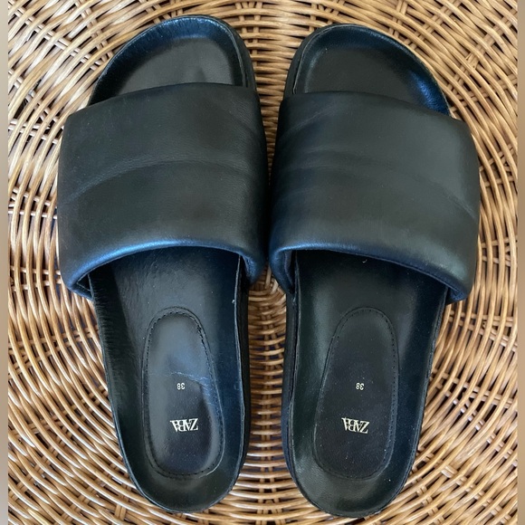 Black slides from Zara - Picture 1 of 5